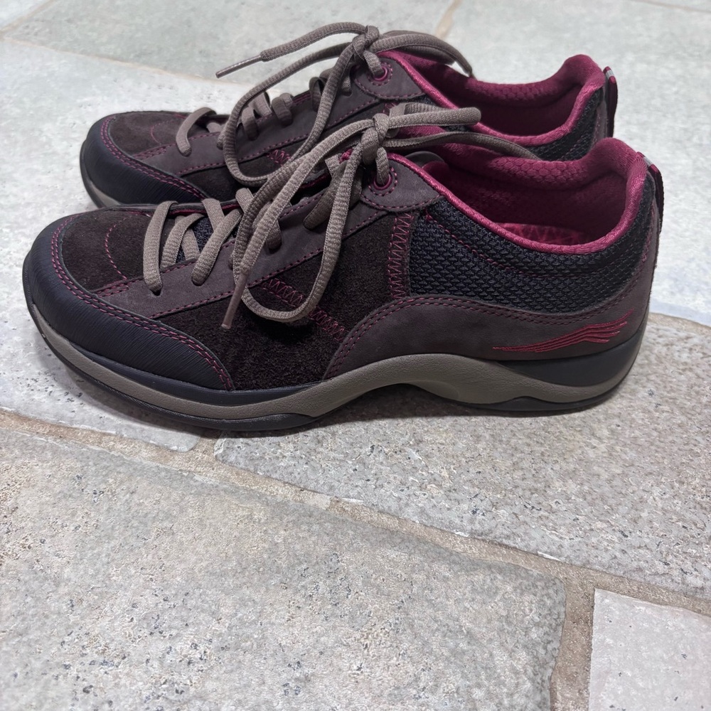 Dansko Sabrina Casual Lace-Up Leather Walking Shoes Women’s 37 (6.5-7) Brown